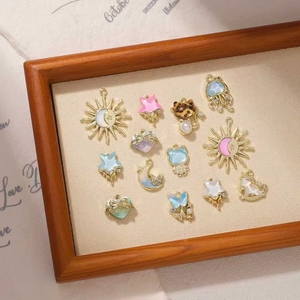 BD-L5766 Dijes de Esmalte de Estilo Divertido con Diseños de Flor, Mariposa, <span class=keywords><strong>Amor</strong></span>, Cámara, Luna, Cereza y Multicolor Brillante para Joyería - Product Image 4