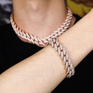 สร้อยคิวบาแบบมีหนามประดับเพชรเต็มเส้น ขนาด 20 มม. สไตล์ฮิปฮอปยุโรปอเมริกัน ทองแดงฝังเพชรซิร์คอน ดีไซน์ทันสมัยสำหรับผู้ชายและผู้หญิง - Product Image 3