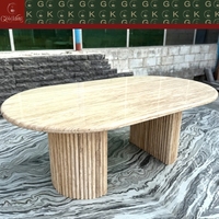 Table à manger ovale en travertin GOLDKING avec piétement cannelé pour villa moderne, hôtel, restaurant, fabrication OEM ODM directe d'usine