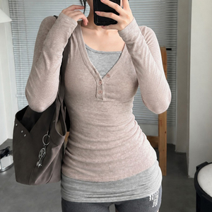 Camiseta de punto para mujer con bloques de color y efecto de capas, cuello en V, manga larga, empalmes en contraste, corte ajustado, estilo casual, poliéster/algodón - Product Image 3