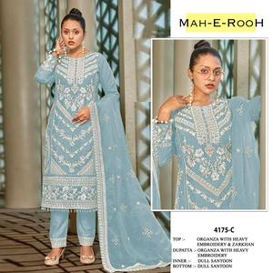Costume pakistanais de créateur de qualité supérieure avec broderie Séquence de 3mm et Zarkhan Work Salwar Kameez Pakistani - Product Image 3