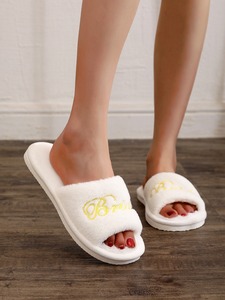 Scarpe da <span class=keywords><strong>Sposa</strong></span> Personalizzate, <span class=keywords><strong>Ciabatte</strong></span> Ricamate per Damigelle, Stampa Oro e Argento, Colore Personalizzato, Pantofole Calde in Pelliccia - Product Image 2