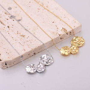 Collar de Acero Inoxidable con Diseño de Pétalos Irregulares, Estilo Europeo Americano, Joyería con Forma de Planta para Uso Diario - Product Image 3