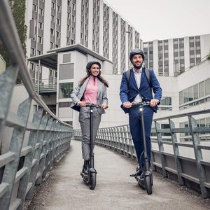 Ninebot Original <span class=keywords><strong>Max</strong></span> <span class=keywords><strong>G30</strong></span> <span class=keywords><strong>Kickscooter</strong></span> Scooter eléctrico inteligente plegable 10 ruedas 30 km / h 350w 65 km G30P Range Dual Brake - Product Image 1