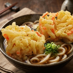 Gâteau tempura aux légumes et calamar pré-frit surgelé, Kakiage japonais, mélange d'<span class=keywords><strong>oignon</strong></span>, <span class=keywords><strong>pomme</strong></span> <span class=keywords><strong>de</strong></span> <span class=keywords><strong>terre</strong></span> et carotte, apéritif croustillant, garniture pour Udon, en vrac - Product Image 1
