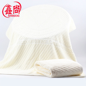 Serviettes de bain Xinshang 75x155cm en pur coton 21 plis, blanc cassé, absorbantes, douces, tissage sergé, pour salons de beauté - Product Image 4