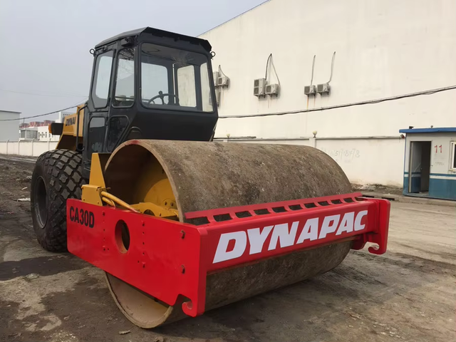 Second Hand Dynapac CA30D Vibratory Smooth Drum Road Roller 3 Ton in Good Condition for Sale
