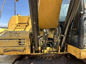 Offre Spéciale : Excavatrice Moyenne 323DL, 23 Tonnes, 118 kW, Boîte de Vitesses, Pompe à Engrenages, Roulement – Qualité Fiable, Entretien Facile, Idéale pour - Product Image 4