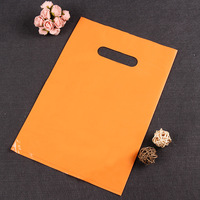 Sac de courses en LDPE à surface d'impression nette, poignée découpée pour logos de marque éclatants, sac découpé en LDPE fiable