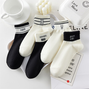 Chaussettes de <span class=keywords><strong>bateau</strong></span> de Style coréen noir blanc pour hommes femmes courtes minces Ins à la mode tout match printemps été sports absorbant la sueur mignon - Product Image 3