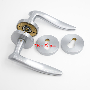 <span class=keywords><strong>Poignée</strong></span> <span class=keywords><strong>de</strong></span> <span class=keywords><strong>porte</strong></span> intérieure ronde en <span class=keywords><strong>laiton</strong></span> chromé massif <span class=keywords><strong>sur</strong></span> rosette à dubaï - Product Image 6