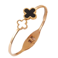 Bijouterie tendance avec logo personnalisé Ensemble de bracelets en zirconium trèfle en acier inoxydable plaqué or 18 ct pour femmes Bracelets personnalisés pour femmes