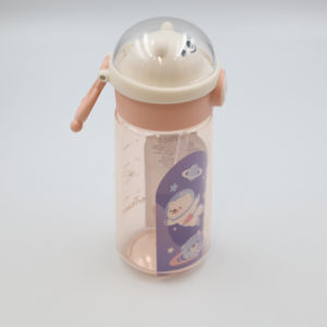 Botella de agua Kita Boo de 480 ml para bebés y niños, con pajita de silicona y tapa abatible, a prueba de fugas, para la escuela y el jardín de infantes - Product Image 1