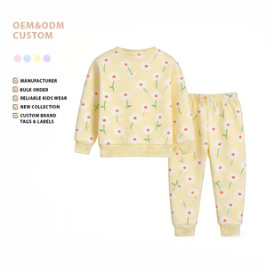 Set Felpa a Maniche Lunghe per Ragazze, Comoda e Senza Restrizioni, in Spugna Francese, Girocollo, Stampa Margherite Giallo Crema, Casual, 100% Cotone - Product Image 1