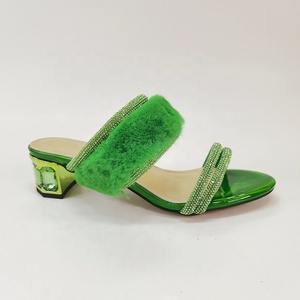 Sandales et Claquettes d'été respirantes pour femmes Lanfoo OEM/ODM en cuir véritable et fourrure, rose et vert - Product Image 3