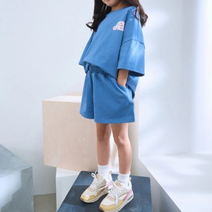 Ensemble <span class=keywords><strong>Vêtements</strong></span> Enfants Filles Été 2025, T-Shirt et Short Oversize Personnalisés avec Lettres et Impression Gonflée 3D - Product Image 2