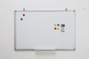 <span class=keywords><strong>Pizarra</strong></span> <span class=keywords><strong>blanca</strong></span> magnética de doble cara con marco de aluminio, <span class=keywords><strong>pizarra</strong></span> <span class=keywords><strong>blanca</strong></span> de borrado en seco para oficina escolar, fácil de instalar - Product Image 5
