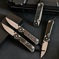 Couteau pliant EDC en acier 8Cr14MoV, manche en fibre de carbone déchiquetée, couteau de poche pour le camping en plein air et la survie