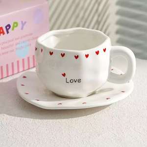 Set Cangkir dan Tatakan Keramik 280ML dengan Lapisan Bawah Kilap, Desain Hati Tidak Beraturan yang Dilukis Tangan, Kreatif dan Lucu untuk Kopi - Product Image 3