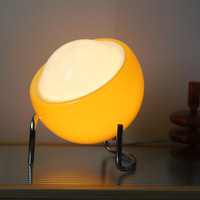 Lampe de table vintage Bauhaus de style japonais PM, en verre créatif, idéale pour les bureaux de luxe léger, les chambres et les lumières d'ambiance de chevet.