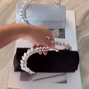 फैशन महिला चिक सैटिन हैंड क्लच शाम का पर्स, फूलों के साथ रंगीन क्रिस्टल हैंडल महिला रंगीन वेडिंग पार्टी बैग - Product Image 3