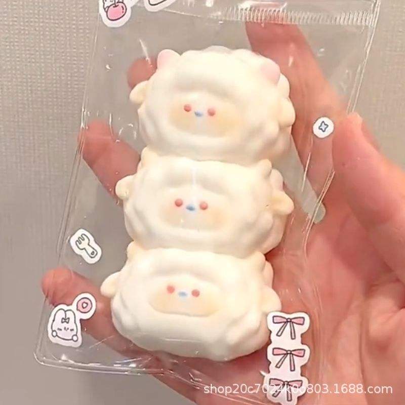 Trois moutons ouvrent la voie