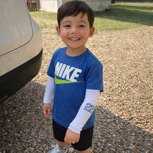 ปลอกแขนกีฬาแบบยูนิเซ็กซ์สำหรับนักกีฬาวัยรุ่น สั่งซื้อได้สำหรับทีม ช่วยควบคุมอุณหภูมิ ผลิตจากไมโครไฟเบอร์ บรรเทาอาการปวด ป้องกันรังสียูวี UPF50+ - Product Image 3