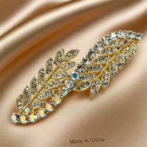 Broche y Pasador para el Cabello con Diamantes y Flores de Plantas - Product Image 3