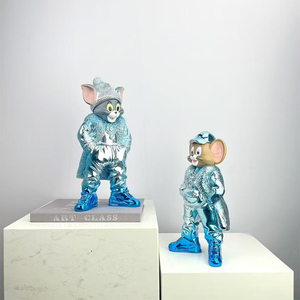 Modello di Topolino e Minnie Dipinto a Mano in Resina/Fibra di Vetro Personalizzabile per Scultura Artistica da Esposizione su Scrivania per Ufficio - Product Image 5