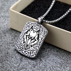 Yunnique – pendentif tête de loup en acier inoxydable pour hommes, breloque animale thématique pour vêtements, cadeau assorti pour toutes occasions - Product Image 2