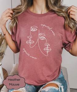 Maglietta da donna in cotone con stampa 'Empowered Women Empower Women' - Stile casual, girocollo, vestibilità regolare, per tutte le stagioni - Product Image 3