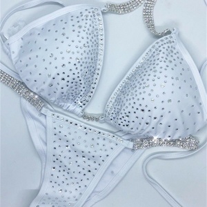 ชุดว่ายน้ำแฟชั่นอเมริกาสำหรับผู้หญิง แบบ 2 ชิ้น คอวี เซ็กซี่ ฟิตเนส สายผูก มินิบิกินี่ ชุดชายหาด ผ้าโพลีเอสเตอร์ 100% รับทำโลโก้ตามสั่ง - Product Image 4