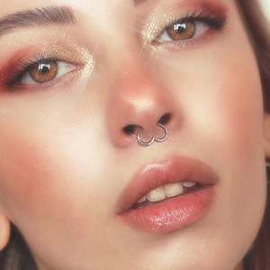 Anneaux de piercing en titane F136 en forme de cœur, plaqués or rose PVD, clicker segmenté pour nez, lèvre, hélix, bijoux de fête - Product Image 3
