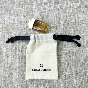 Sac à cordon blanc en coton biologique, pochette en toile écologique avec doubles cordons pour les essentiels - Product Image 6