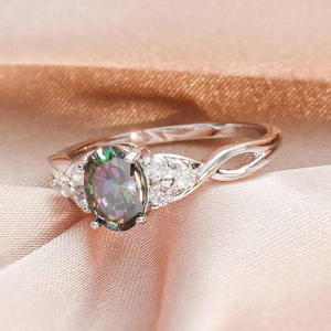 Anello da Donna Q301 con Zirconia Cubica Ovale, Montatura a Griffe, Anelli con Gemme per Fidanzamento, Gioielli alla Moda - Product Image 3