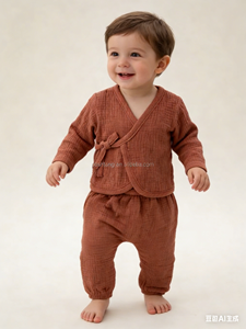 Abbigliamento per Neonati in Morbido Mussola 100% Cotone, Completo Semplice con Camicia Allacciata e Pantaloni Lunghi - Product Image 3