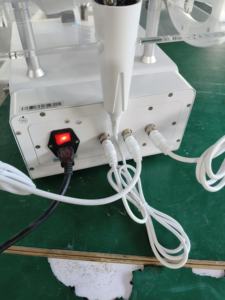 Masseur à rouleaux de bureau à trois roues, rouleau facial électrique, massage par vibration LS0955Z - Product Image 3