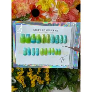 Set de 20 Uñas Postizas con Detalles de Cadena Dorada Pintados a Mano, Estilo Tropical Paradise (Tamaños 0-9) - Product Image 2