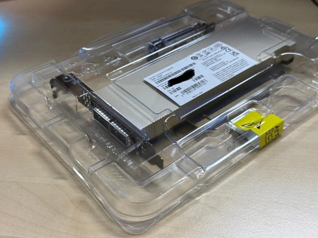 C8240 400G Dual Port QSFP112 SuperNIC PCIe 6.0 X16 Network Adapter for AI Clusters and Hyperscale Data Centers