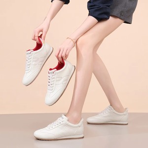 Sneakers décontractées pour femmes de haute qualité, chaussures de course classiques personnalisées, chaussures à enfiler antidérapantes avec semelle intérieure en peau de porc - Product Image 3