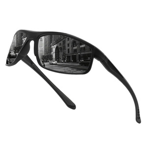 Gafas de sol con montura cuadrada negra de PC, lentes TAC polarizadas con protección UV400 para pesca, conducción, deportes al aire libre, unisex. - Product Image 3