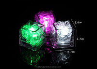 Impermeabile a LED cubetto di ghiaccio multicolore Glitter scuro luce su ghiaccio Cube Bar Club per bere festa di natale