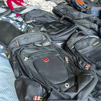 B02 Fournisseur de premier plan Sacs à dos de sport extensibles d'occasion pour adultes, lots mixtes décontractés, sacs d'école de seconde main de qualité platine propre