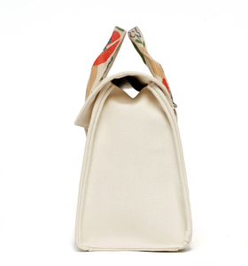 Sac fourre-tout en toile réutilisable, écologique et personnalisé, avec motif lettres et logo. - Product Image 4