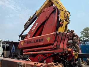 Camion rouge d'occasion avec grue (capacité de 20 tonnes) à vendre à bas prix. - Product Image 2