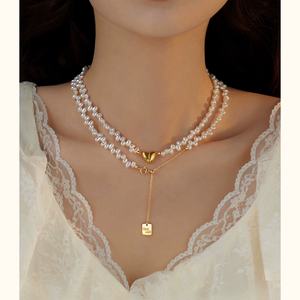 Magnifique collier de perles baroques avec dentelle et argent écrasé, petite chaîne de clavicule décalée, élégante chaîne de pull - Product Image 1