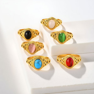 Anillo vintage de acero inoxidable chapado en oro para mujer, con cabujón ovalado de piedra natural multicolor y marco hueco tallado. - Product Image 2