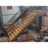 Marches d'escalier à double poutre latérale sur mesure, en verre feuilleté de sécurité, balustrade au design durable