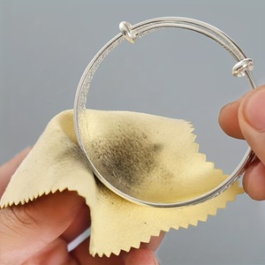 Chiffon de nettoyage en microfibre suédée sans traces, couleur unie, pour polir et nettoyer les bijoux en or et en argent, avec logo personnalisé - Product Image 4