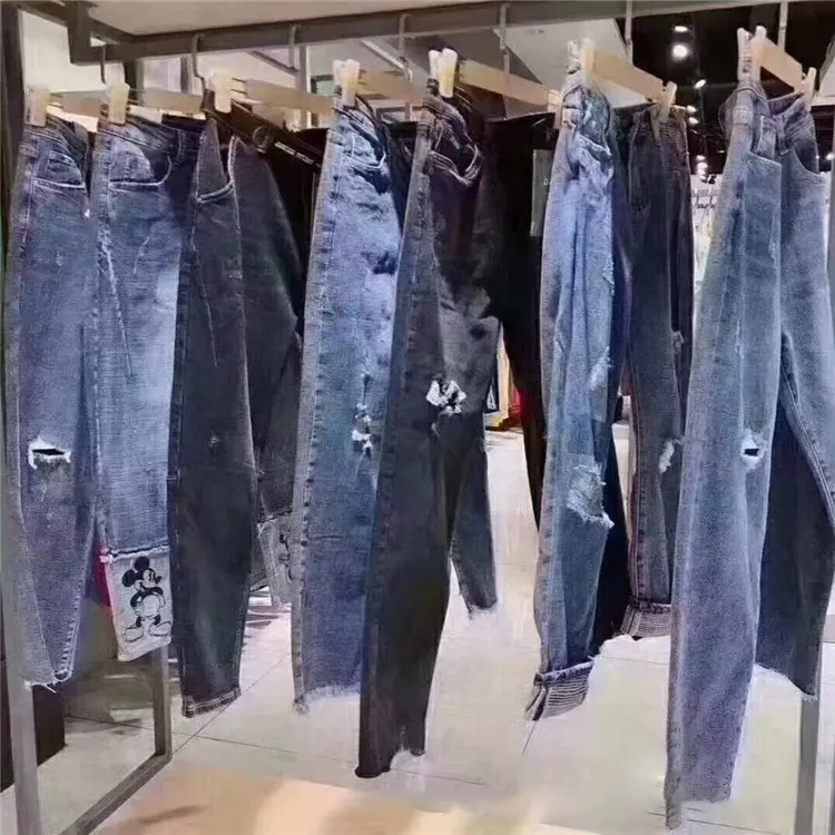 Vendita di imballaggi misti pantaloni in denim usati a prezzi accessibili jeans di inventario elastici nuovi di zecca o ricondizionati vestiti usati